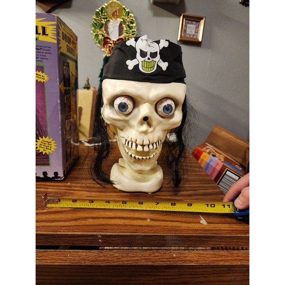 Vintage Fun‎ World Electronic Drop Eye Skeleton Pirate Decor Halloween. Works.